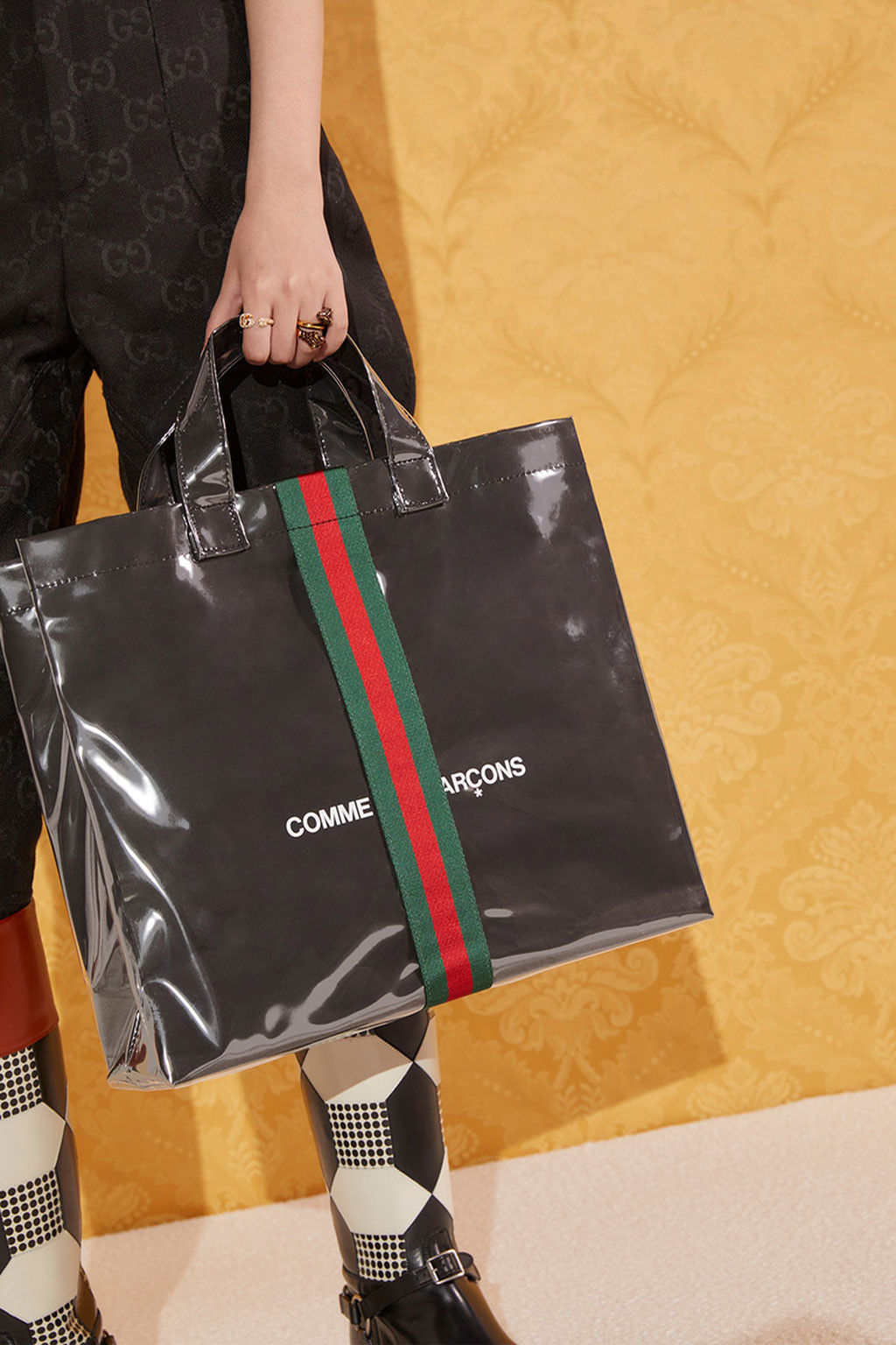 TÚI TOTE GUCCI X COMME DES GARÇONS CHÁY HÀNG TRONG 24 TIẾNG ĐỒNG HỒ RA MẮT